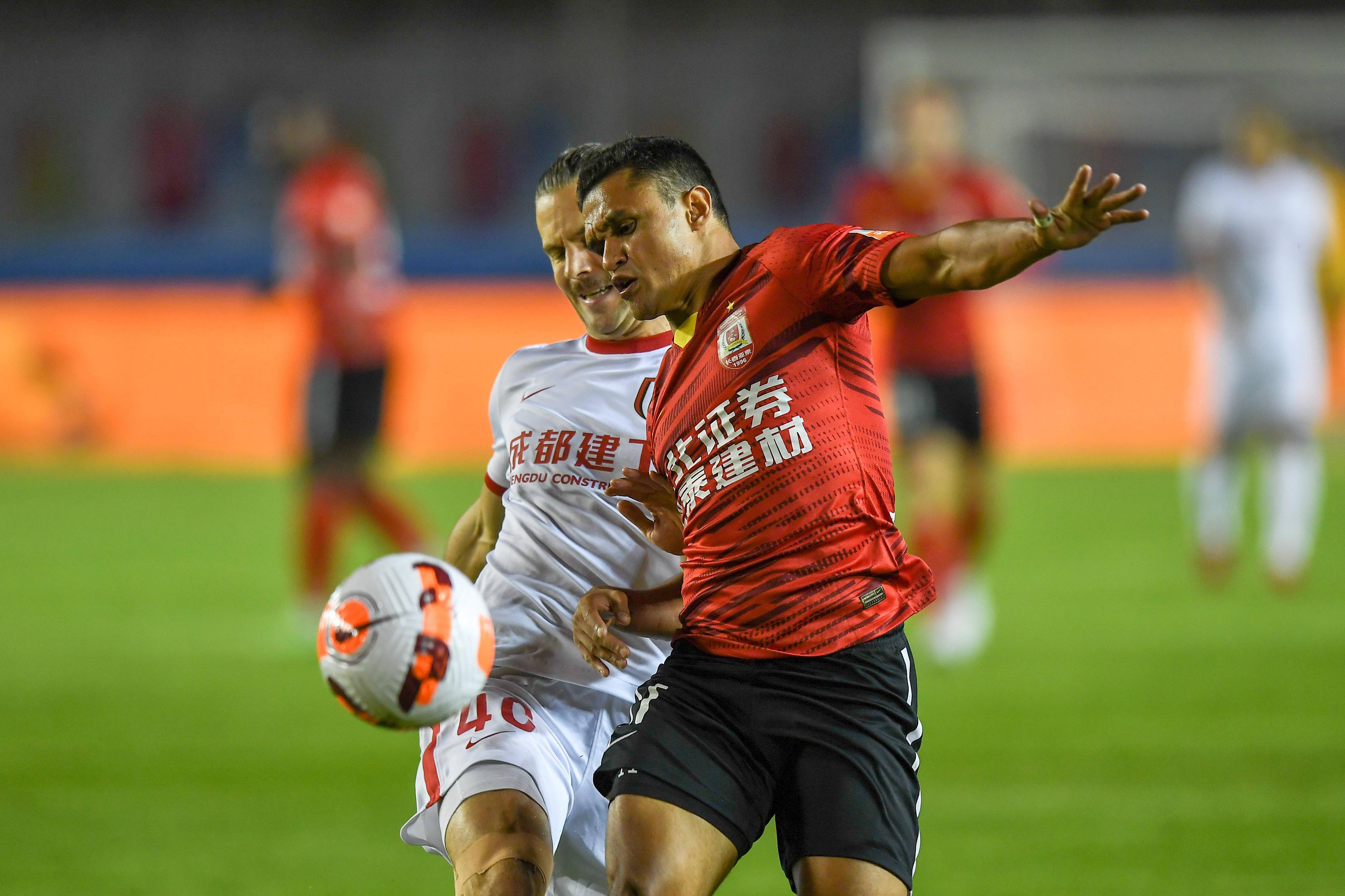 CBA常规赛赛程吃紧，成都蓉城清晨刷新队史纪录，引发热议，赛程密集仍需轮换的简单介绍