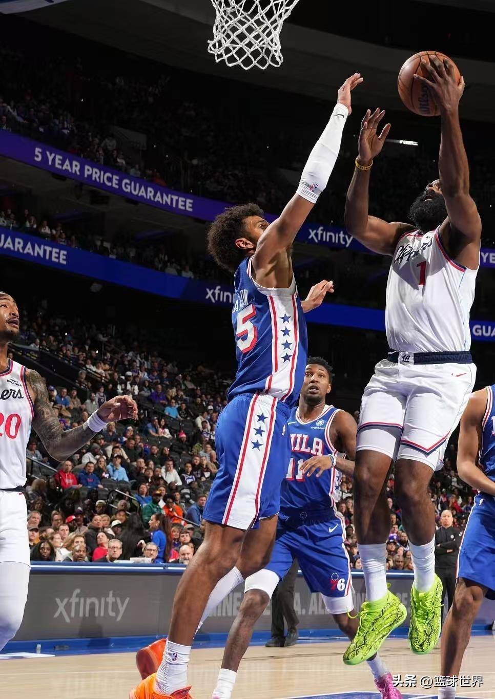 关于费城76人训练开放日；今夜迎来里程碑引欢呼；NBA总决赛在即；年轻球员得到机会的信息