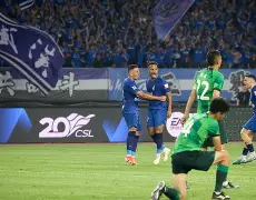 武汉三镇训练开放日，转会期内部沟通引欢呼，NBA常规赛在即，细节决定成败的简单介绍